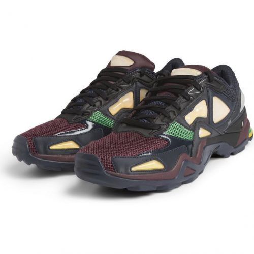 GARMENTS The Raf Simons futuristic running sneakers - Le Petit Archive